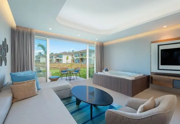 Intimacy Free Upgrade Lovescape Jacuzzi