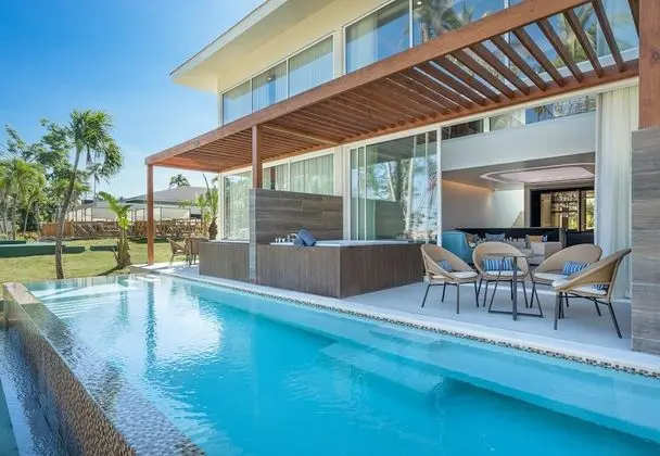 Lovers Swim Up Grand Suite