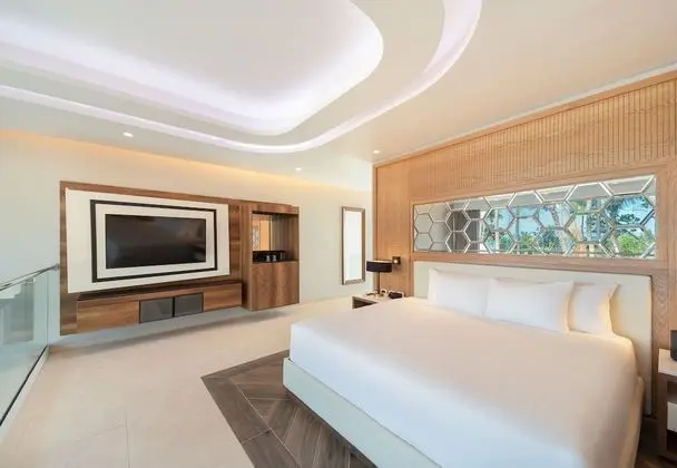 Lovers Swim Up Grand Suite