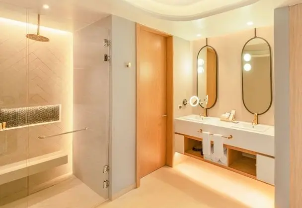Lovers Swim Up Grand Suite