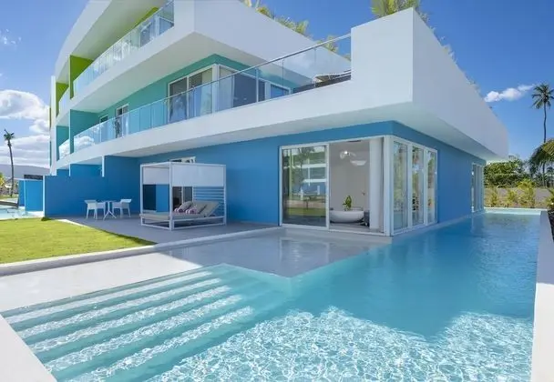 Celebrity Master Suite Swim Up Pool (Opening rate)