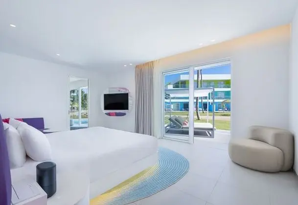 Celebrity Master Suite Swim Up Pool (Opening rate)
