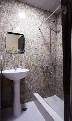 Standard Tek Büyük veya İki Ayrı Yataklı Oda, Ortak Banyo
