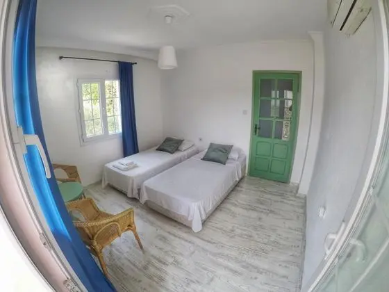 Triple, Bahçe Manzaralı