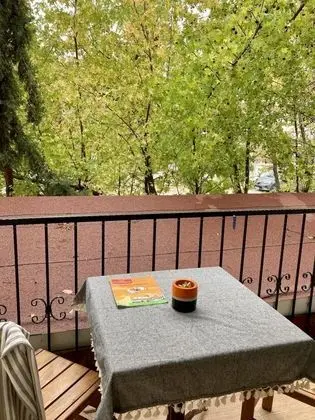 Aile Odası, Bahçe Manzaralı