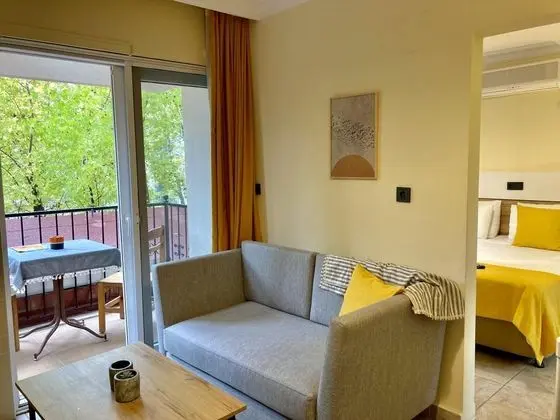 Aile Odası, Bahçe Manzaralı