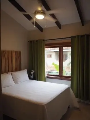 One Bedroom Apartment w/Balcony