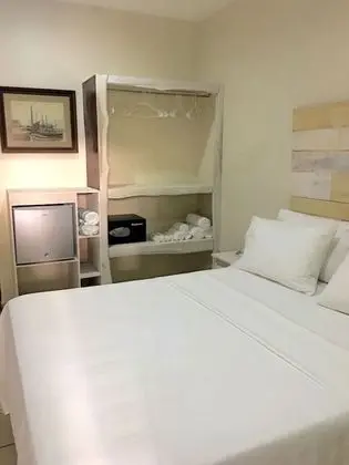 Queen Poolside Room
