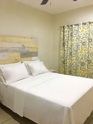 Queen Poolside Room