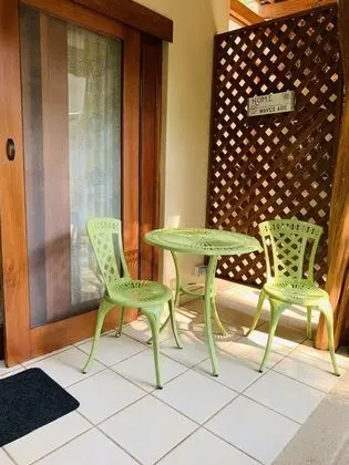 Queen Poolside Room