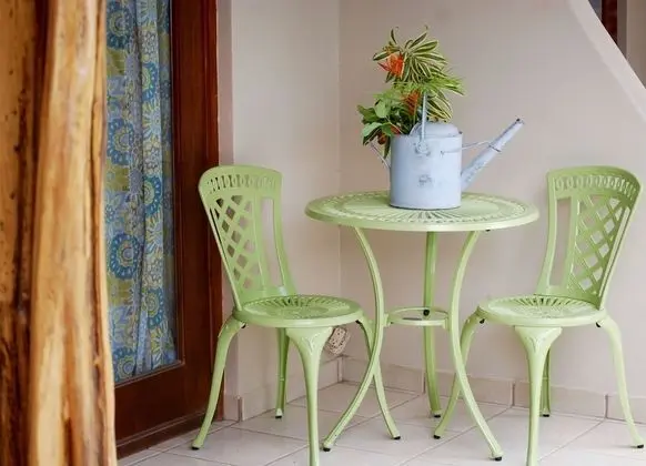 Queen Poolside Room