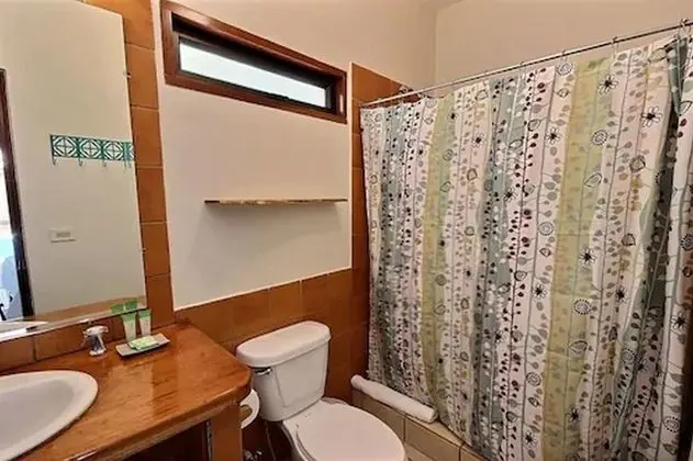 Queen Poolside Room