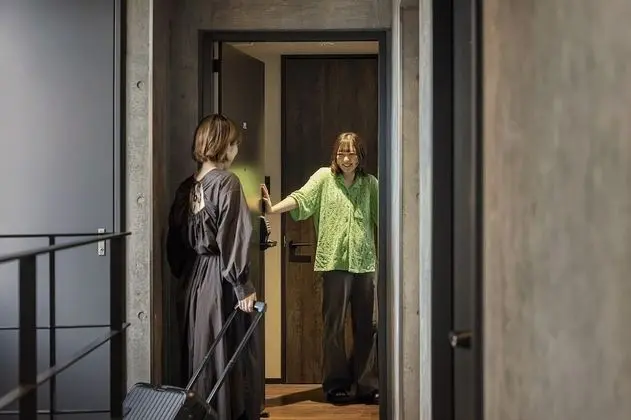 Dört Kişilik Oda, Sigara İçilmez