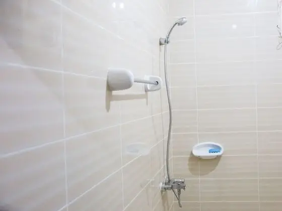 Basic Ortak Ranzalı Oda, Sadece kadınlar için, Ortak Banyo