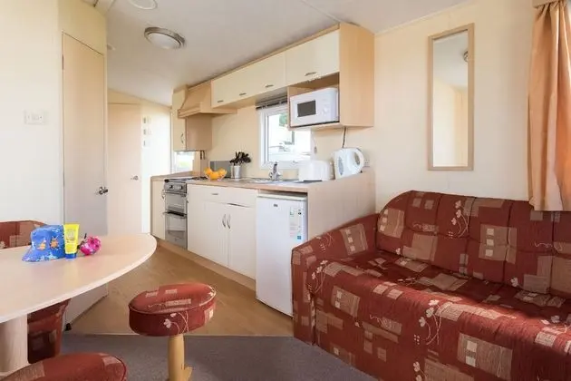 Basic Karavan, 2 Yatak Odası (Sunsaver)