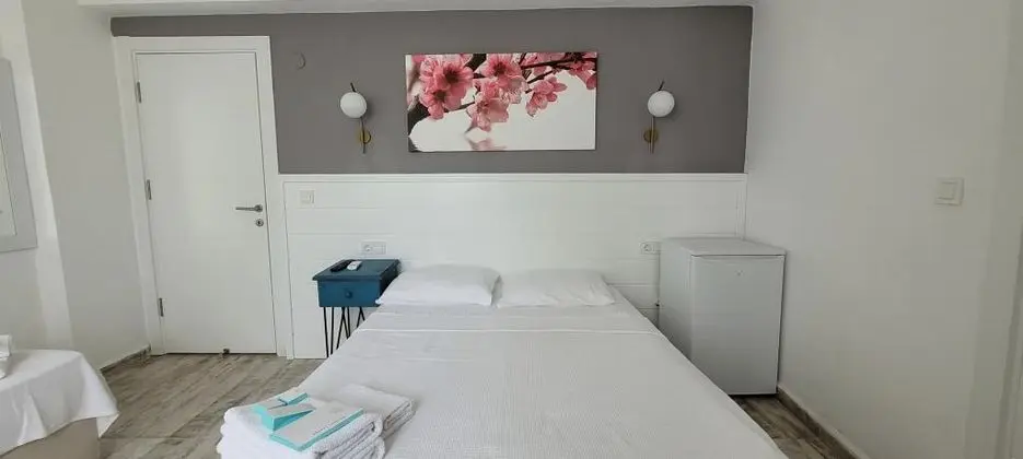 Üç Kişilik Oda, Sokak Manzaralı