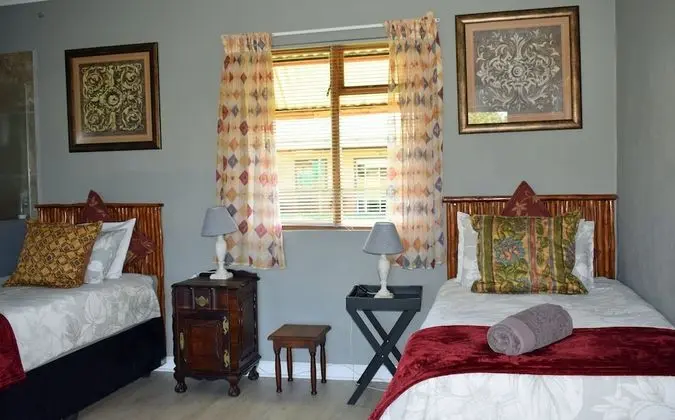 Classic Tek Büyük veya İki Ayrı Yataklı Oda (Suites Twins (6))