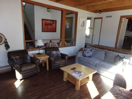 Sıra Ev, 1 Büyük (Queen) Boy Yatak (Tennis Townhome 2 Bd 25 Ba TTMR)