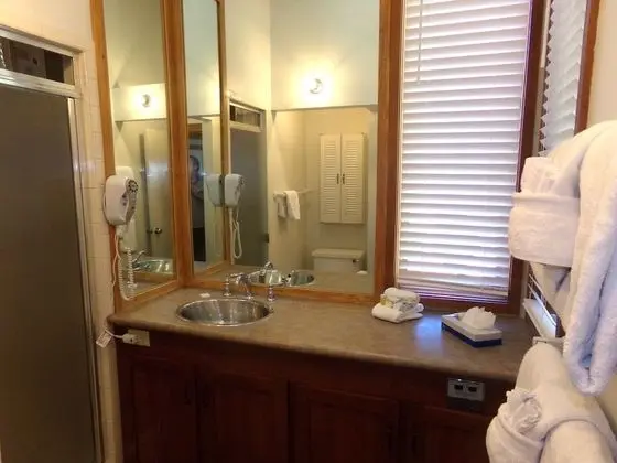 Sıra Ev, 1 Büyük (Queen) Boy Yatak (Tennis Townhome 2 Bd 25 Ba TTMR)