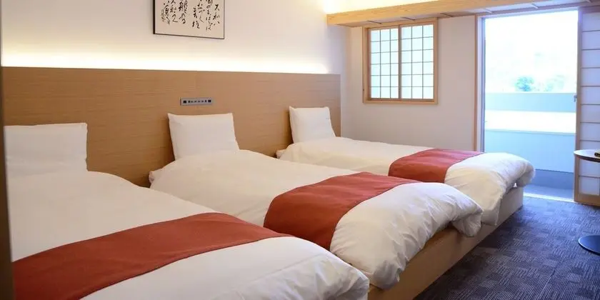 Üç Kişilik Oda, Sigara İçilmez (Japanese Western Style)