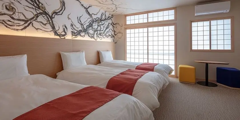 Üç Kişilik Oda, Sigara İçilmez (Japanese Western Style)