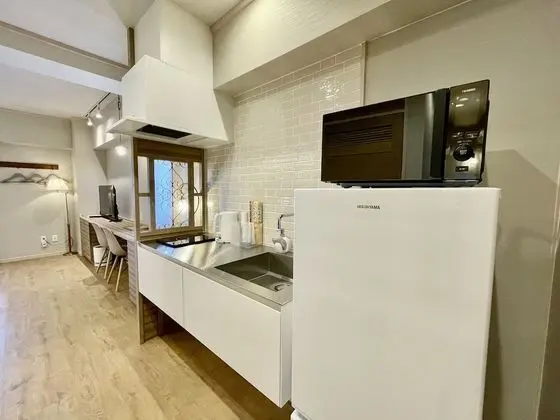 Üç Kişilik Oda, Sigara İçilmez
