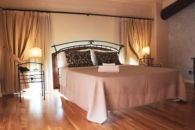 Büyük Yataklı Tek Kişilik Oda