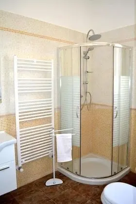 Üç Kişilik Oda