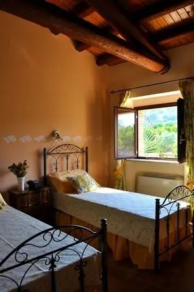 Tek Büyük veya İki Ayrı Yataklı Oda, Teras, Vadi Manzaralı