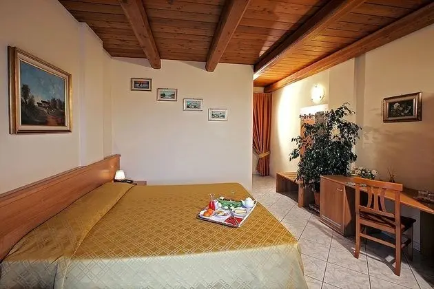 Standard Tek Büyük veya İki Ayrı Yataklı Oda