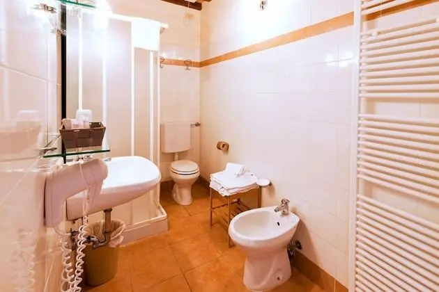 Comfort Tek Büyük veya İki Ayrı Yataklı Oda (01)