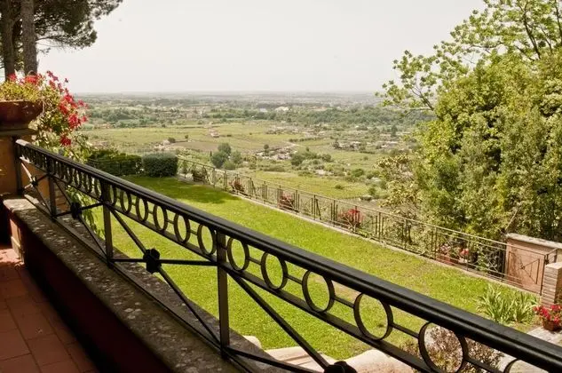 Üç Kişilik Oda, Bahçe Manzaralı