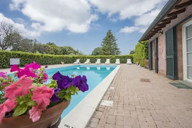 Apart Daire, Havuz Manzaralı