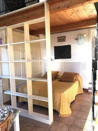 Romantic Dubleks, 1 Büyük (Queen) Boy Yatak, Küçük Mutfak, Zemin Kat