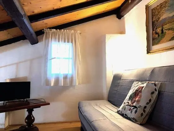 Romantic Dubleks, 1 Büyük (Queen) Boy Yatak, Küçük Mutfak, Zemin Kat