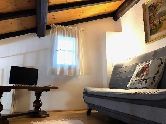 Romantic Dubleks, 1 Büyük (Queen) Boy Yatak, Küçük Mutfak, Zemin Kat