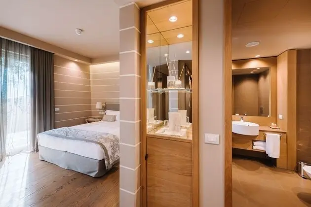 Büyük Yataklı Tek Kişilik Oda