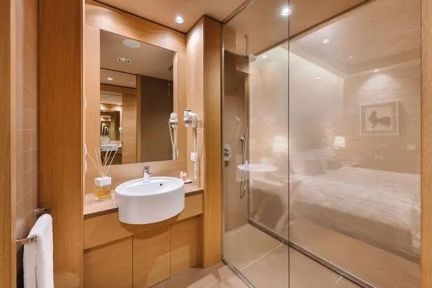 Büyük Yataklı Tek Kişilik Oda