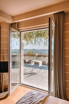 Superior Tek Büyük veya İki Ayrı Yataklı Oda