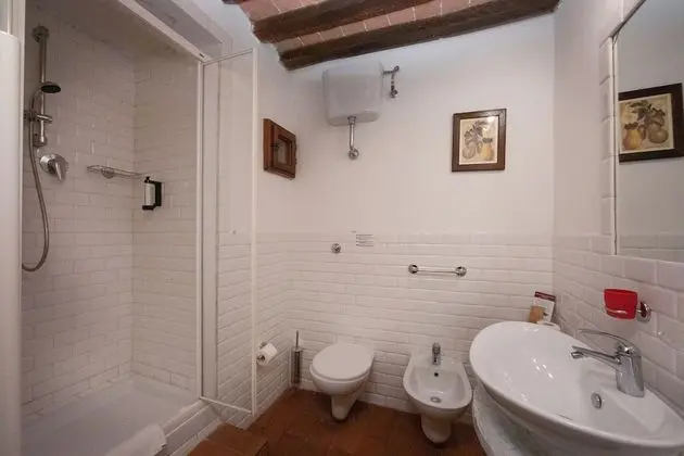 Apart Daire, 2 Yatak Odası, Özel Banyo, Zemin Kat (Villa Dini 105)
