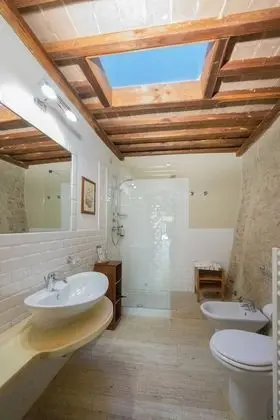 Apart Daire, 2 Yatak Odası, Özel Banyo, Zemin Kat (Villa Dini 105)