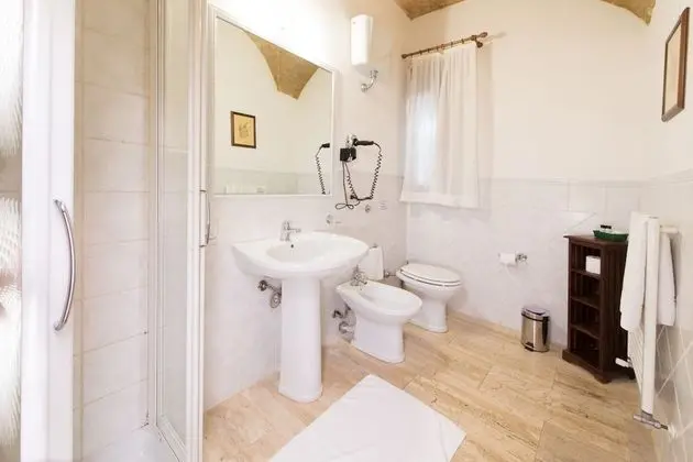 Standard Tek Büyük veya İki Ayrı Yataklı Oda, Özel Banyo, Zemin Kat (Villa Dini 102)