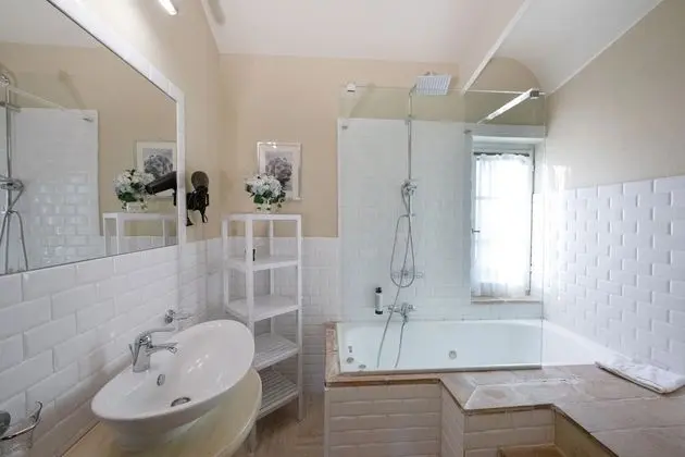 Superior Tek Büyük veya İki Ayrı Yataklı Oda, Özel Banyo, Kule (Villa Dini 112)