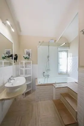 Superior Tek Büyük veya İki Ayrı Yataklı Oda, Özel Banyo, Kule (Villa Dini 112)