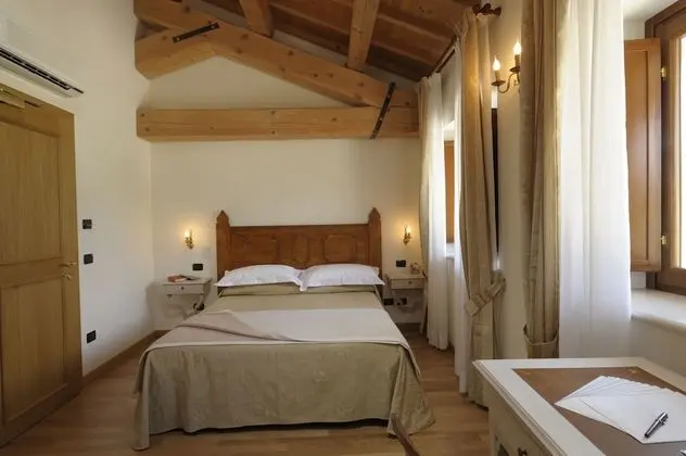 Classic Tek Büyük Yataklı Oda