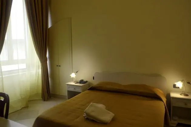 Basic Tek Büyük Yataklı Oda, 1 Büyük (Queen) Boy Yatak