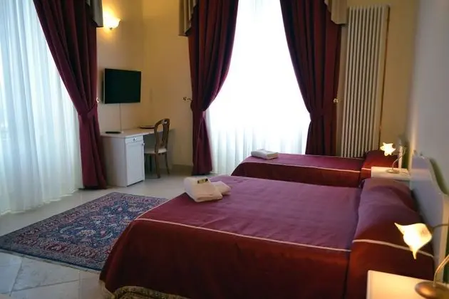 Üç Kişilik Oda
