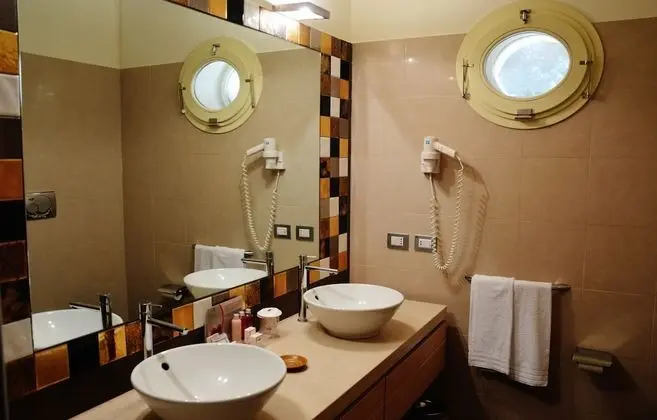 Büyük Yataklı Tek Kişilik Oda