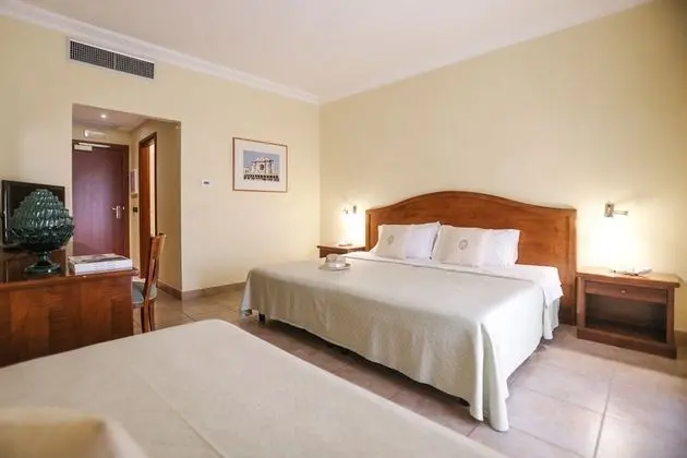 Comfort Tek Büyük veya İki Ayrı Yataklı Oda