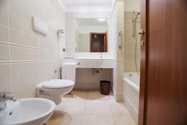Comfort Tek Büyük veya İki Ayrı Yataklı Oda